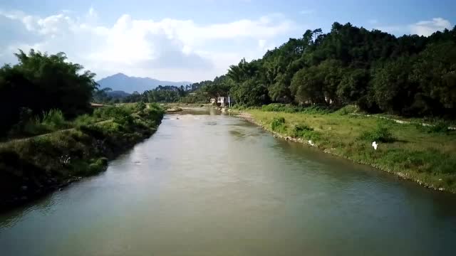 鄉(xiāng)村的小河.jpg